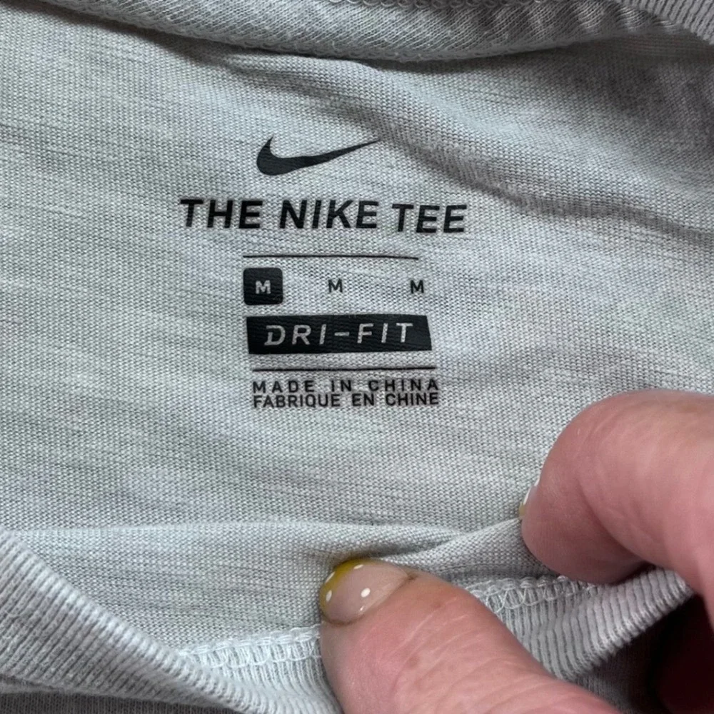 Nike Dri-FIT Shirt Mens Medium Grey Just Do It‎ Graphic Sleeve Athletic Tee
